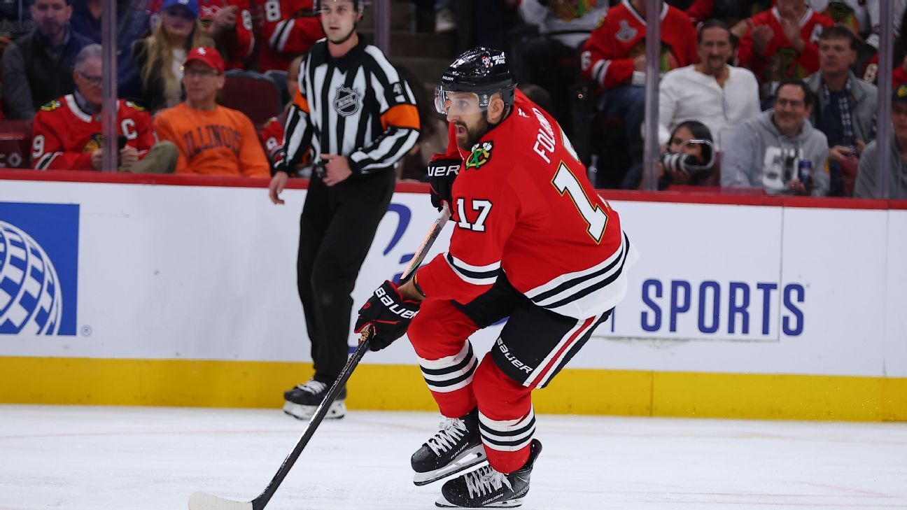 Blackhawks' Foligno takes puck off hand, will miss 4 weeks