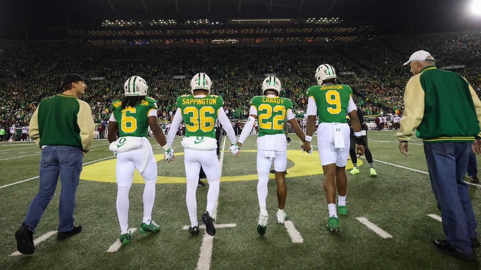 The Oregon Ducks take on the Minnesota Golden Gophers at Autzen Stadium in Eugene, Oregon on November 14, 2025 (Eric Evans Photography)