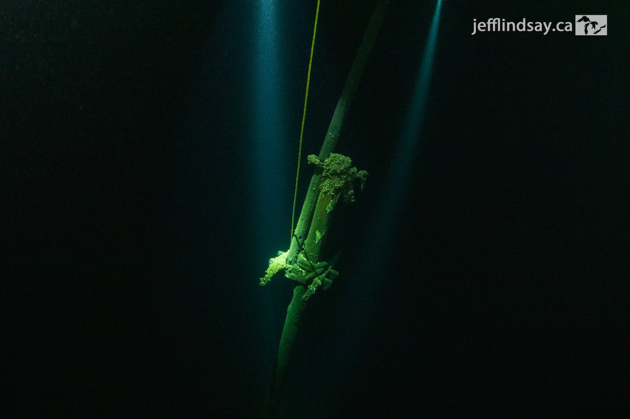A close up image shows the junction where the top mast and main mast meet on a shipwreck of an unknown vessel
