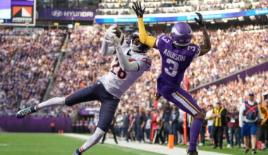 Chicago Bears CB Nahshon Wright honors 'Last Chance U' Laney College coach John Beam with interception: 'He was behind me today'