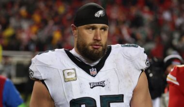 Eagles' Lane Johnson leaves win vs. Lions with foot injury