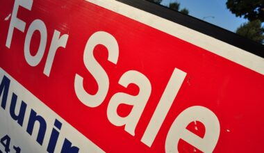 Report: Nearly 90% of homes in San Antonio, Austin, declining in value