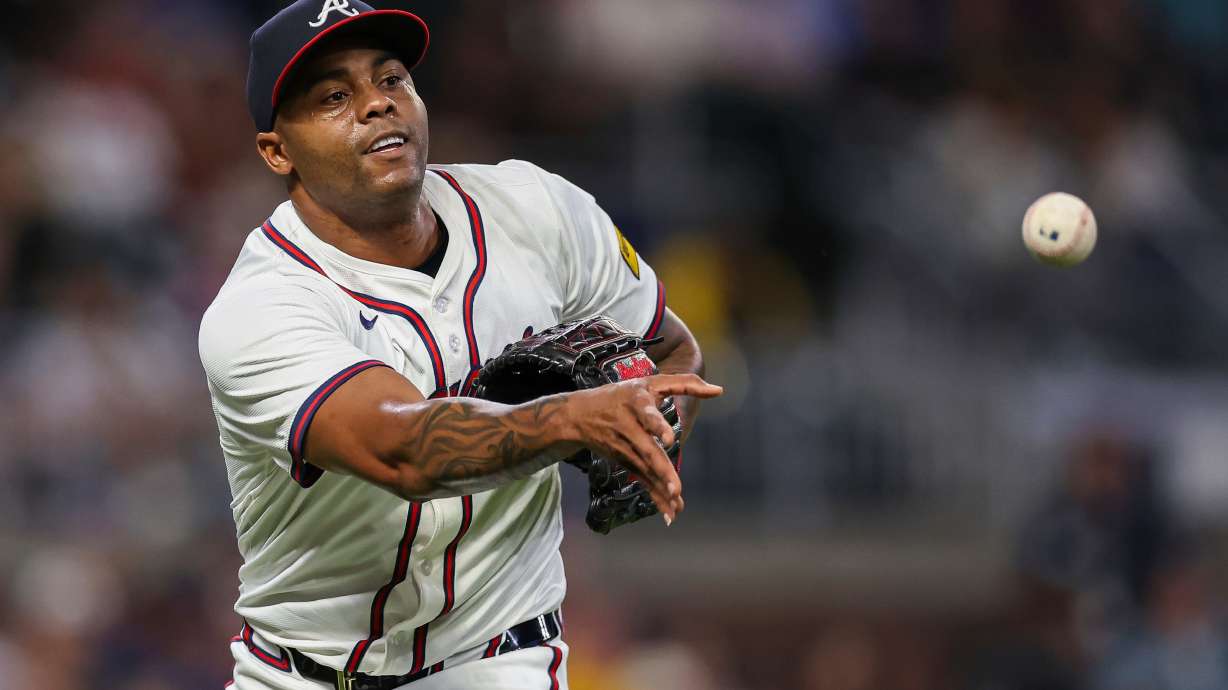 Braves re-sign veteran closer Raisel Iglesias to $16 million, 1-year deal