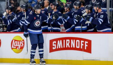 Jets sign captain Lowry to 5-year, $25 million extension