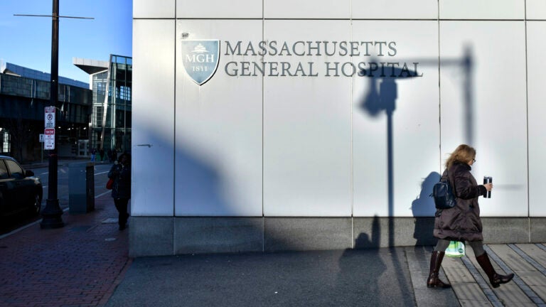 Which Mass. hospitals rank highest in patient safety?