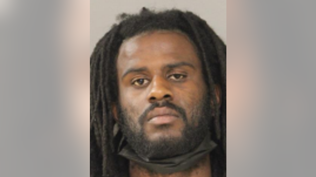 Chicago man charged in string of South Side burglaries: police