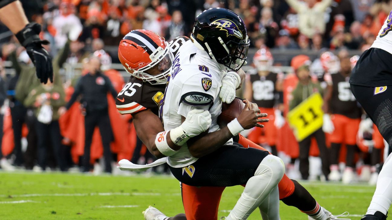 Ravens' oft-sacked Lamar Jackson 'going to holler at my guys'