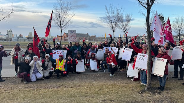 Strike averted for Alberta nursing-care workers after last-minute deal with AHS: AUPE