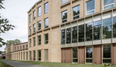 Het Streek Lyceum School / Atelier van Berlo + Ector Hoogstad Architecten