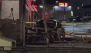 2 dead in fiery crash after suspect runs red light: police