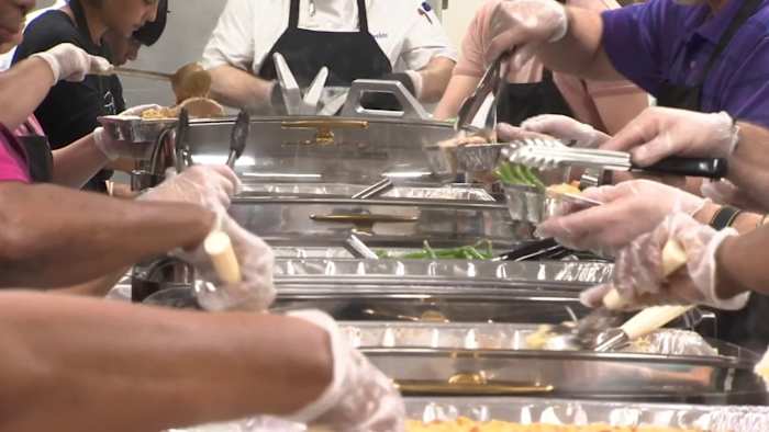 Ascension St. Vincent’s volunteers prepare, deliver Thanksgiving meals to more than 1,000 seniors