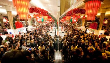 Black Friday 2025 hours at Houston malls, stores: The Galleria, Walmart, more