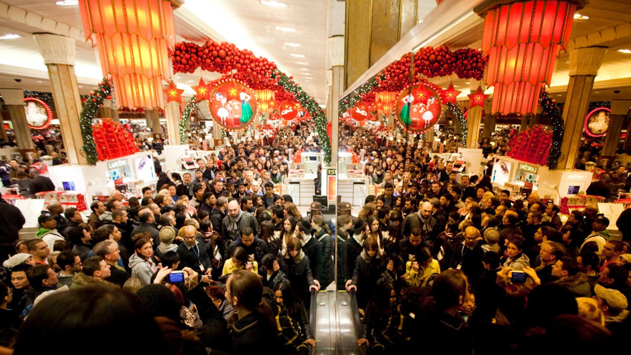 Black Friday 2025 hours at Houston malls, stores: The Galleria, Walmart, more