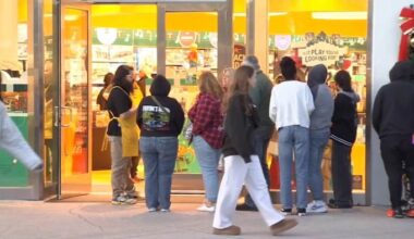 Jacksonville shoppers soak up Black Friday at St. Johns Town Center