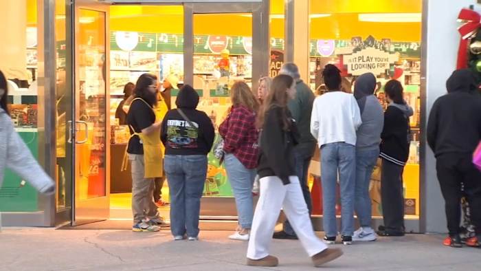 Jacksonville shoppers soak up Black Friday at St. Johns Town Center