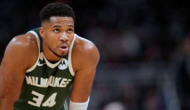 Bucks' Antetokounmpo returns from strained groin vs. Knicks