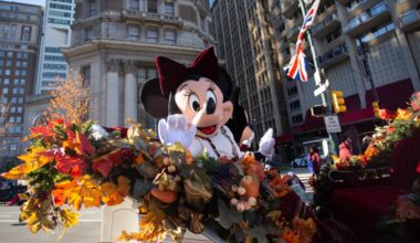 Thousands celebrate 106 years of Philly's Thanksgiving parade