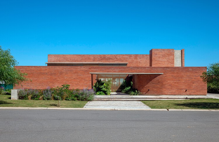 Hosue G&S / Barella Arquitectura - Image 1 of 37