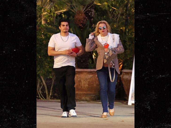 britney-spears-backgrid-2