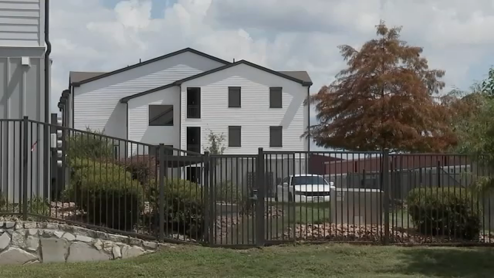 Man charged with murder for 20-year-old found dead at northwest Harris County apartment complex, HCSO says