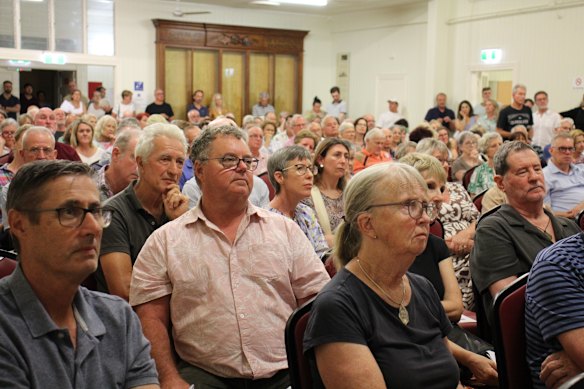 Many residents at the Wynnum Municipal Hall on Thursday night were unimpressed by the proposal – and they made their thoughts known to both LNP councillors in attendance.