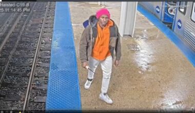 Police department looking for suspect in Near West Side, Chicago stabbing at UIC-Halsted CTA Blue Line stop