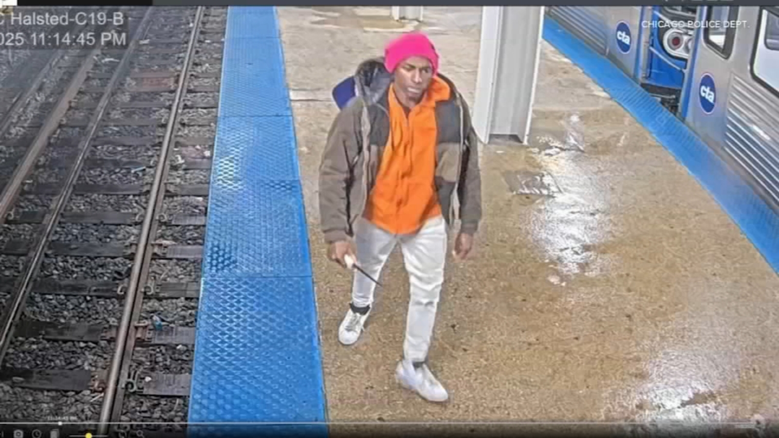 Police department looking for suspect in Near West Side, Chicago stabbing at UIC-Halsted CTA Blue Line stop