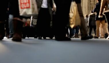 2025 holiday spending expected to be down, Deloitte says ahead of Thanksgiving