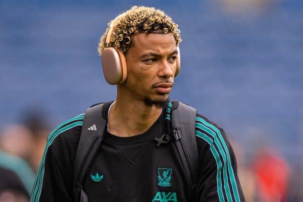BURNLEY, ENGLAND - Sunday, September 14, 2025: Liverpool's Hugo Ekitike, wearing Apple Airpods Max headphones, arrives before the FA Premier League match between Burnley FC and Liverpool FC at Turf Moor. Liverpool won 1-0. (Photo by David Rawcliffe/Propaganda)