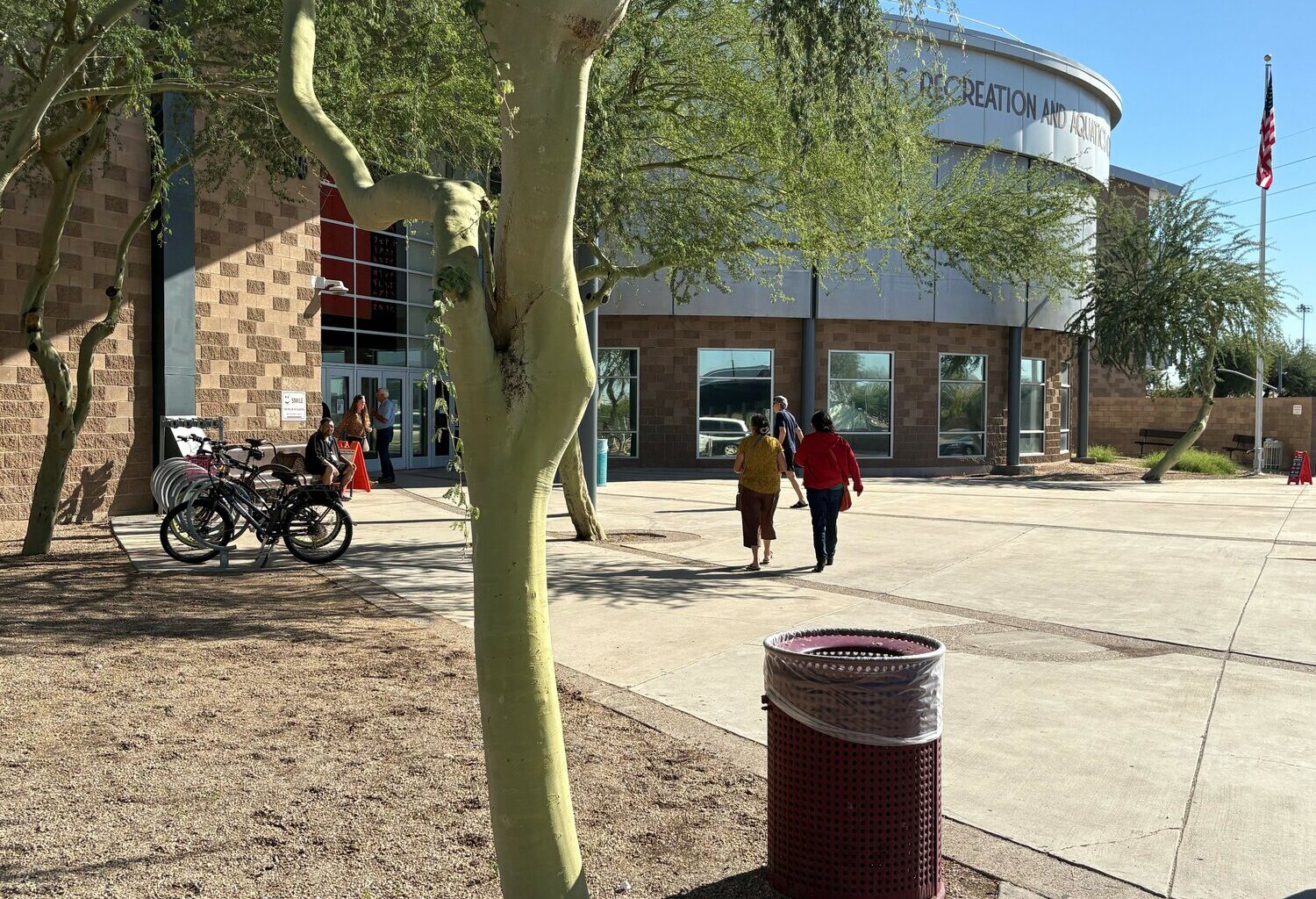 Voters walk to Glendale
