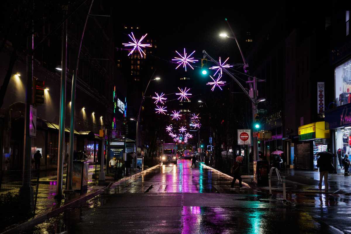 Living lightscapes transform Downtown Brooklyn for the holidays • Brooklyn Paper