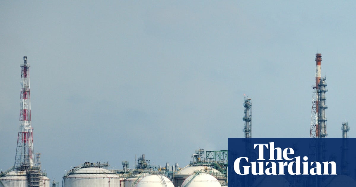 ‘Loophole’ in sanctions allowing Russian oil to be imported to Australia through port part-owned by Macquarie Bank | Australia news