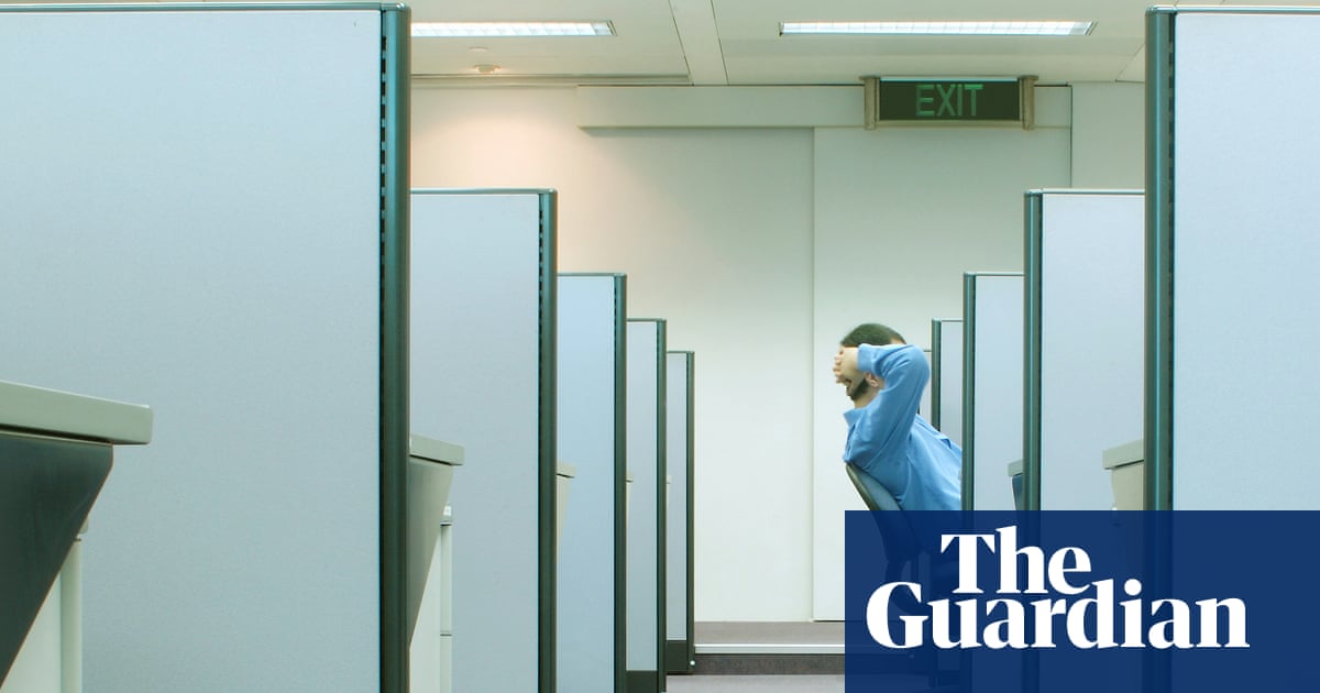 ‘The whole thing stinks’: outsourced ATO call centre workers shocked by conditions as callers complain about inexperienced staff | Tax