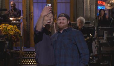 Glen Powell brings ‘Mitch the UPS guy’ onto ‘SNL’ stage after waiting 4 years to host