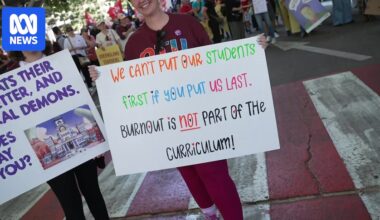 Queensland teachers to hold statewide rallies but stop short of announcing strike date
