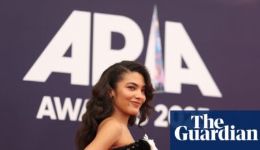 Aria awards 2025 fashion: big blooms, bolo ties and bird’s nests on the red carpet - The Guardian