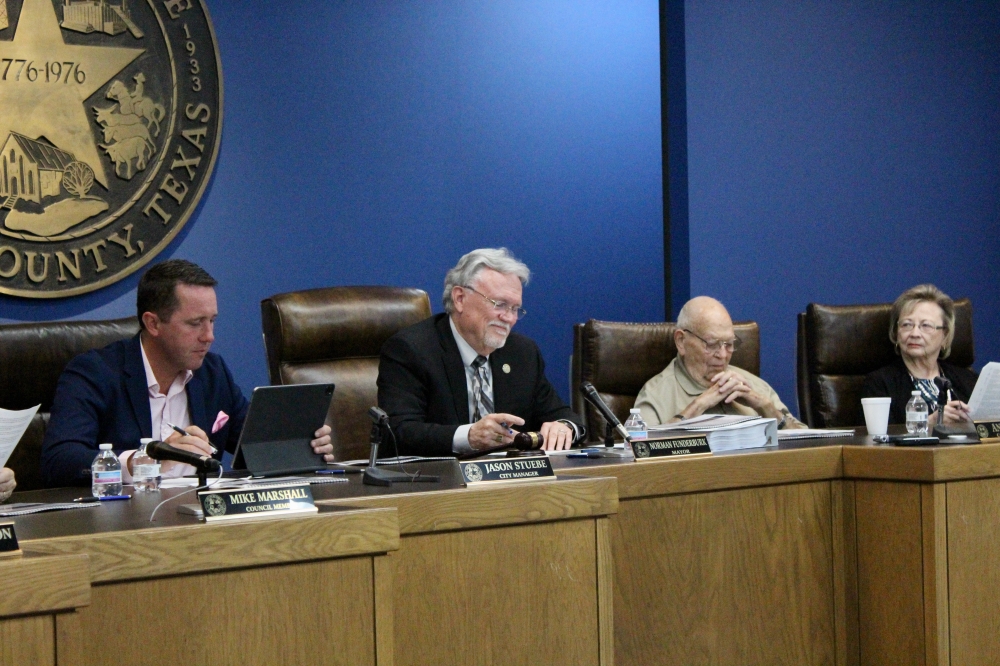 Pictured during a November 2024 meeting (left to right) is City Manager Jason Stuebe, Mayor Norman Funderburk and council members Andy Curry and Paula Settle.