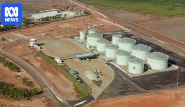 Fuel tanker racing to unload in Darwin ahead of Tropical Cyclone Fina