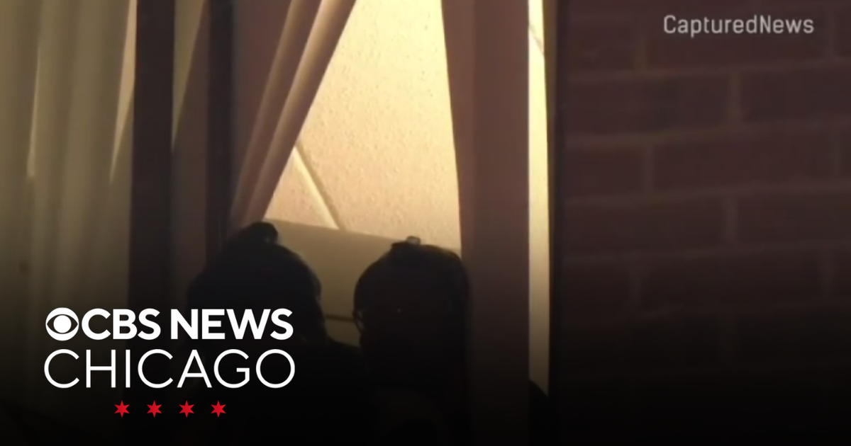 Apartment fire investigation under way in Chicago's Bronzeville neighborhood