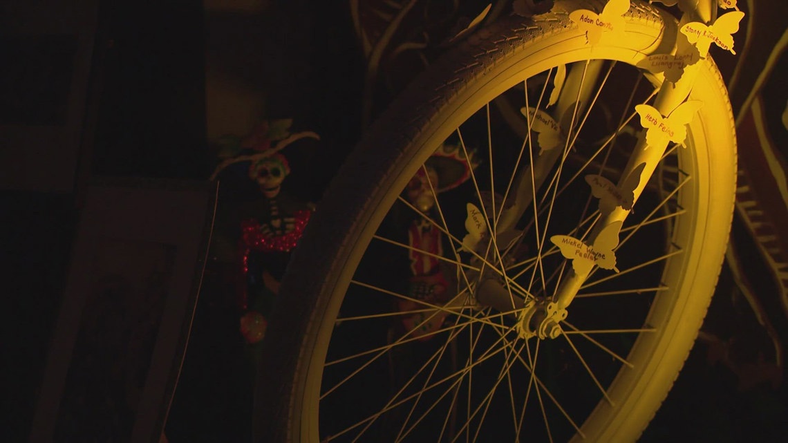 Houston exhibit honors cyclists killed on city roads with Día de los Muertos altars