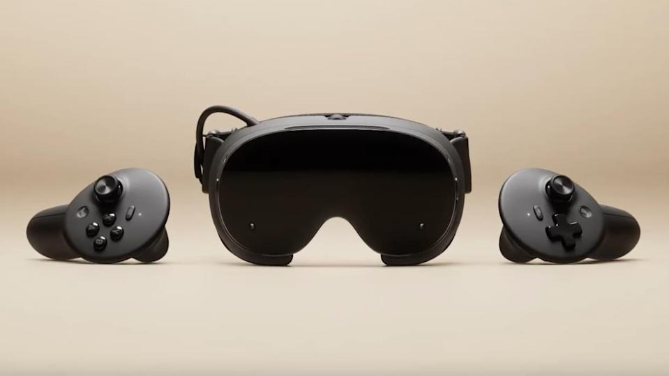 Steam Frame headset and controllers