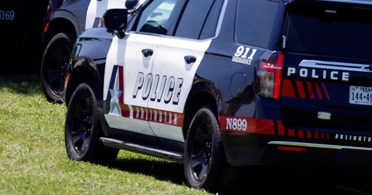 Shooting along I-20 in Arlington leaves 29-year-old woman dead, man injured, police say