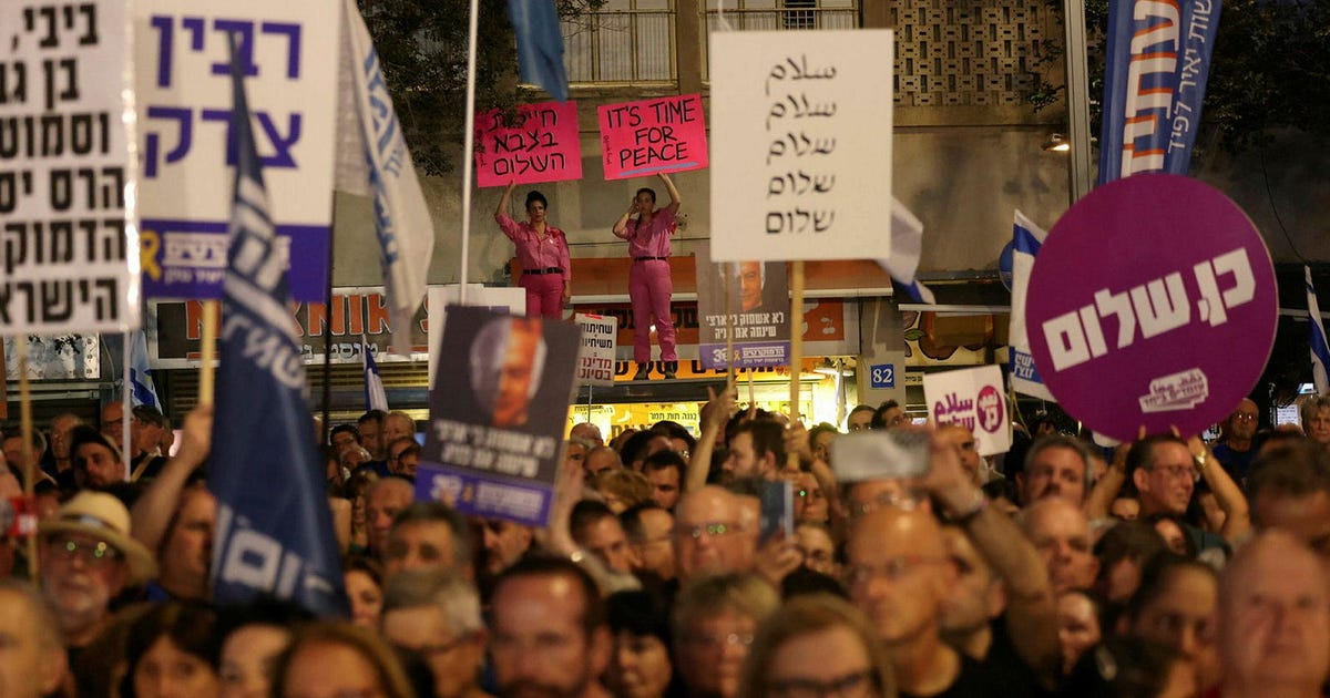 At the 30-year Rabin memorial: Same place, same people, still calling for peace - Haaretz