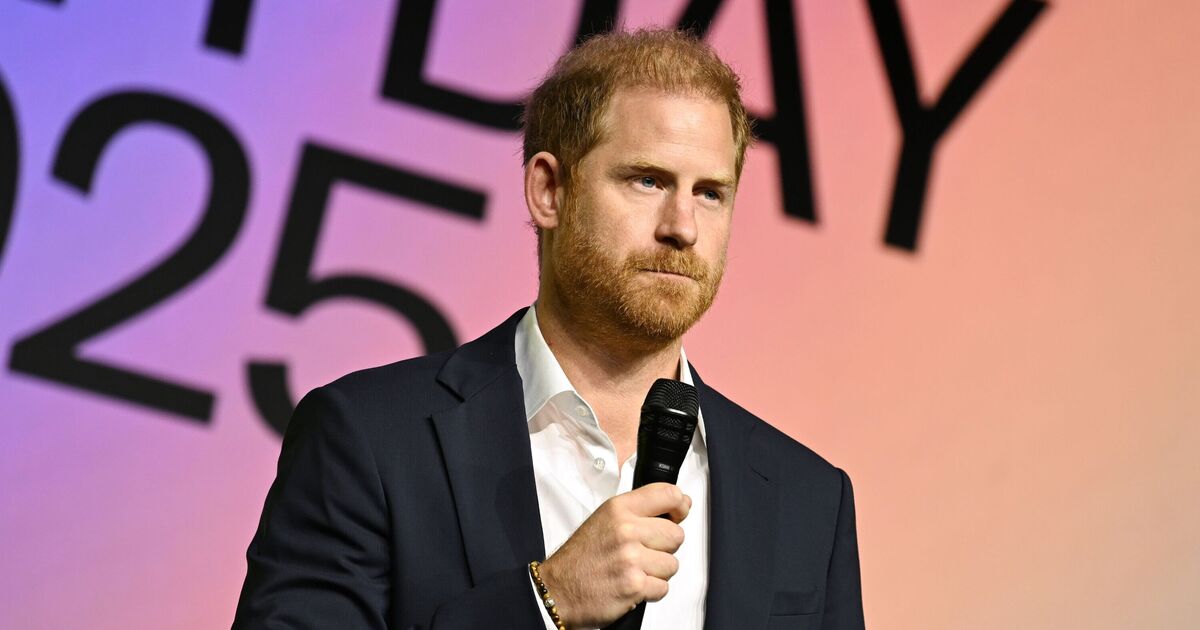 Royal Family LIVE: Prince Harry brutally trolled as 'not the brightest bulb' | Royal | News