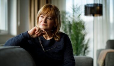 What Is Sundowning? How To Spot The Dementia Symptom.