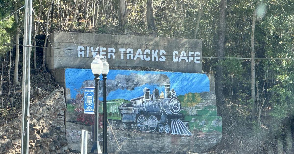 Clinton's Janette Marvin Revives Skip Shelton's Mural | News