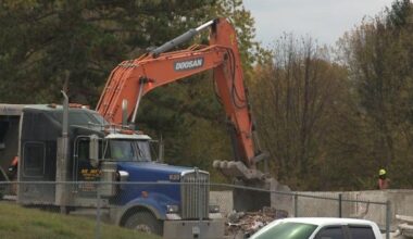 Former golf course clubhouse in Grand Blanc being demolished | Local
