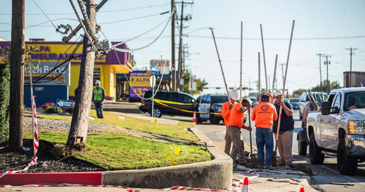 Crash on Cooper Street injures passenger, causes UTA power outage | Campus
