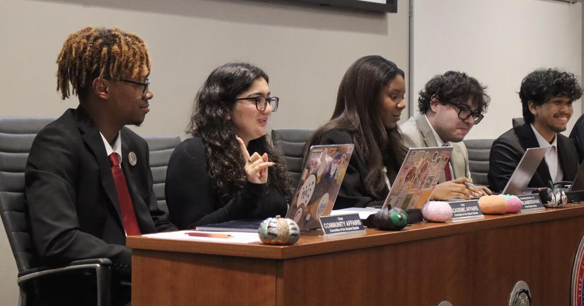 Student Senate passes resolution for providing mail-in voter registration forms on campus | News