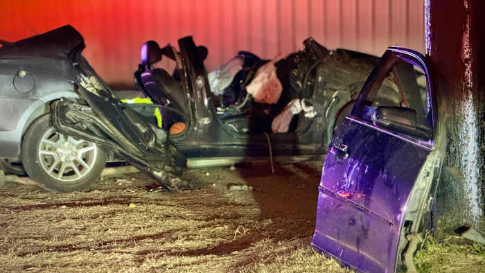 Driver suffers medical episode, crashes vehicle south of downtown, SAPD says